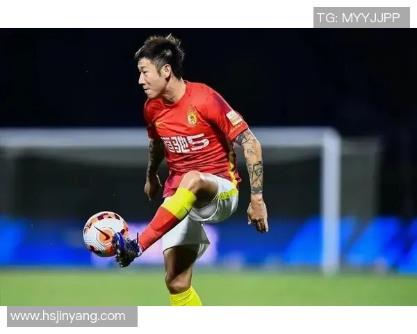 足球明星精彩出场瞬间图集展现运动魅力与激情的完美结合