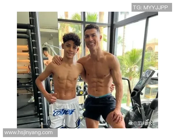 足球明星的魅力不仅在于技术他们的腹肌也是吸引眼球的重要因素